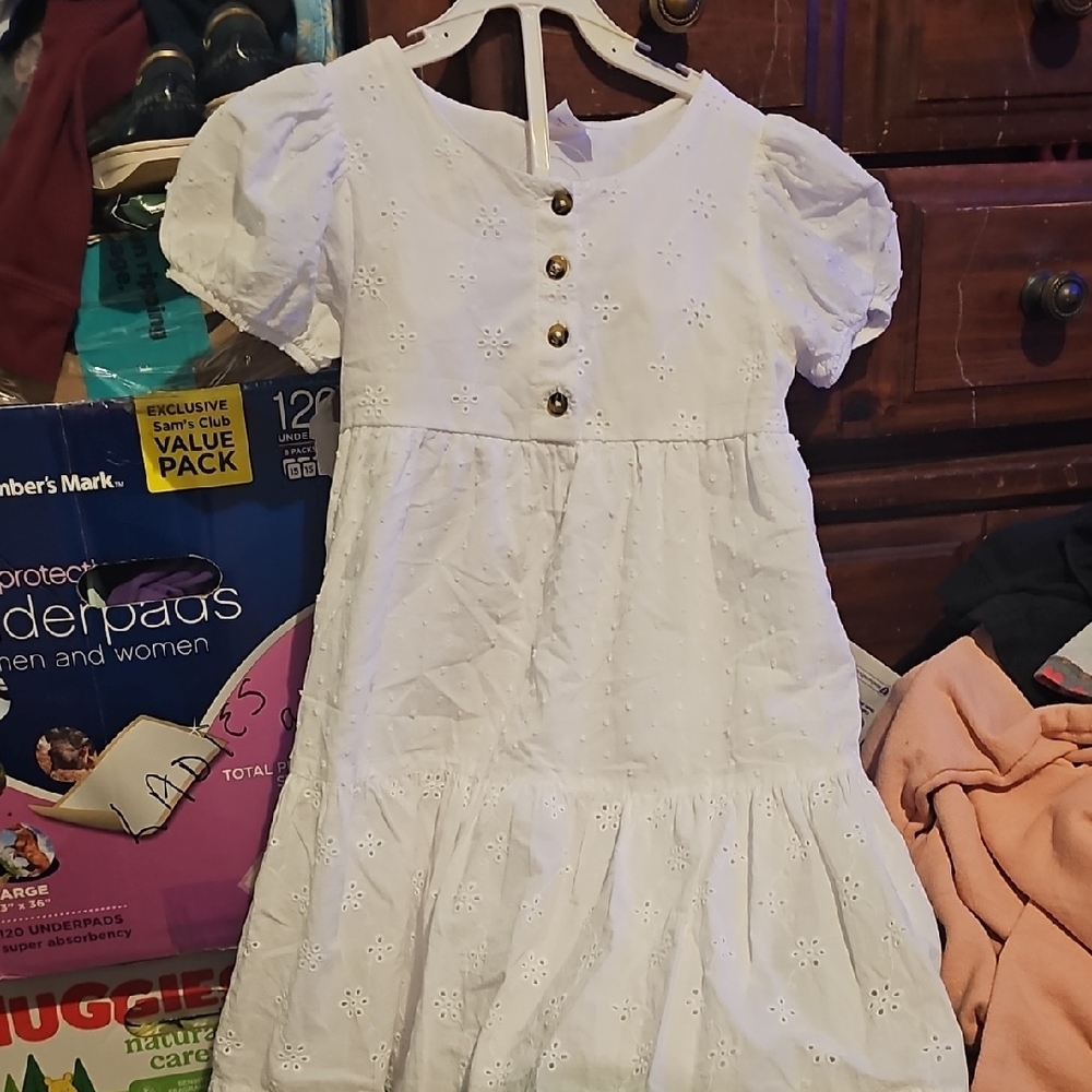 !!.            Girls 5T. White Eyelet  Dress